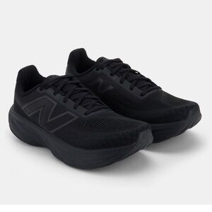 New Balance Triple Black Sneakers